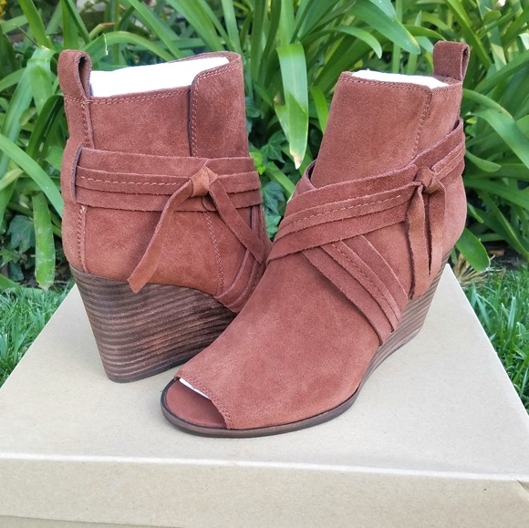 Stylish Lucky Brand Wedge Booties - Picture 6 of 8